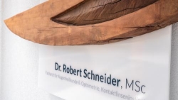 Dr. Schneider Robert