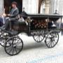 Fahrt mit der Trauerkutsche zum Friedhof