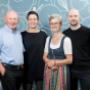 Das Hotel ist unser Zuhause. Für unsere Gäste. Für unsere Talente aber auch für uns als Familie Daberer. Wir sind mitgewachsen mit dem Haus. Begonnen hat alles 1928 als Thomas Daberer die Heilquelle kauft und das Heilbad St. Daniel gründet. Zu einer Zeit, als noch von Wannenbädern und Sommerfrische gesprochen wird. Carla Daberer führt mit ihrer Schwägerin den Betrieb ihres Schwiegervaters weiter. 1978 übernehmen das Haus dann die jetzigen Senioren – Inge und Willi Daberer. Und machen es zur Biopension. Aus Überzeugung und Interesse. Und weil sich auch die nächste Generation schon wieder ankündigt. Eine Geschichte der Leidenschaft eben, Willi Daberer baut, Inge Daberer kocht. Das Hotel ist unser Zuhause. Für unsere Gäste. Für unsere Talente aber auch für uns als Familie Daberer. Wir sind mitgewachsen mit dem Haus. Begonnen hat alles 1928 als Thomas Daberer die Heilquelle kauft und das Heilbad St. Daniel gründet. Zu einer Zeit, als noch von Wannenbädern und Sommerfrische gesprochen wird. Carla Daberer führt mit ihrer Schwägerin den Betrieb ihres Schwiegervaters weiter. 1978 übernehmen das Haus dann die jetzigen Senioren – Inge und Willi Daberer. Und machen es zur Biopension. Aus Überzeugung und Interesse. Und weil sich auch die nächste Generation schon wieder ankündigt. Eine Geschichte der Leidenschaft eben, Willi Daberer baut, Inge Daberer kocht.