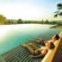 Grenzenloser Schwimmgenuss im Larimar Infinitypool