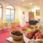 An der Relaxbar holen Sie sich gesunde Snacks, frisches Obst und Erfrischungsgetränke An der Relaxbar holen Sie sich gesunde Snacks, frisches Obst und Erfrischungsgetränke