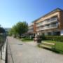 Hotel und Seepromenade im Frühling Hotel und Seepromenade im Frühling