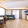 Wohnzimmer und Küche - Appartement Alpentraum Wohnzimmer und Küche - Appartement Alpentraum