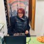 Porträt von Eva Orban im Geschäft von Eva Orban Optik in Baden. Die Inhaberin am Beratungstisch bei der Arbeit, mit persönlichem Service und individueller Brillenberatung für perfektes Sehen.