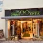 Eva Orban Optik in Baden während eines Events in der Theresiengasse. Stilvolle Außenansicht des Brillengeschäfts mit persönlicher Beratung, exklusiven Brillenfassungen und moderner Optik.