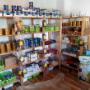 ARAS Salzburg / Tiernahrung, Familie Zulian - Blick ins Geschäft - All unsere Produkte sind garantiert ohne Lock- und Duftstoffe, ohne Mais und ohne Soja und selbstverständlich ohne jegliche Konservierungs- und synthetische Zusatzstoffe!  Hochwertiges Hunde- und Katzenfutter in Lebensmittelqualität, das ist ARAS!