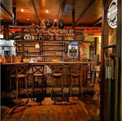 Saloon Milwaukee Restaurant & Bar