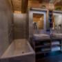 Herbstzeit Chalets Badezimmer mit Badewanne