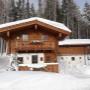 Herbstzeit Chalet in Leogang in verschneiter Winterlandschaft Herbstzeit Chalet in Leogang in verschneiter Winterlandschaft