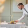 Kellner im Gourmetrestaurant Textur im Literaturhotel Sonnenburg
