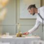 Kellner im Gourmetrestaurant Textur im Literaturhotel Sonnenburg Kellner im Gourmetrestaurant Textur im Literaturhotel Sonnenburg