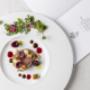 Gourmetgericht auf weißem Teller im Gourmetrestaurant Textur in Lech Gourmetgericht auf weißem Teller im Gourmetrestaurant Textur in Lech