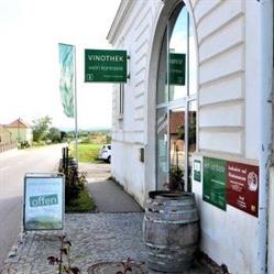 Vinothek Strass Weinkontraste