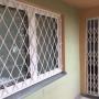 Fenstergitter fix,
Typ B2 und 2tlg. Scherengitter als Schutz gegen Einbrecher am Balkon Fenstergitter fix,
Typ B2 und 2tlg. Scherengitter als Schutz gegen Einbrecher am Balkon
