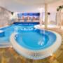 In unserer Wellnessoase gibt's neben Hallenbad auch mehrere Saunen, einen Fitnessraum und großzügige Ruhebereiche. In unserer Wellnessoase gibt's neben Hallenbad auch mehrere Saunen, einen Fitnessraum und großzügige Ruhebereiche.