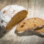 Meisterbäckerei u. Konditorei Koarl Brot - Inh Ing. Hans Schmuck - Roggenflade - Vollkornbrot, fein gemahlen, WEIZENFREI Meisterbäckerei u. Konditorei Koarl Brot - Inh Ing. Hans Schmuck - Roggenflade - Vollkornbrot, fein gemahlen, WEIZENFREI