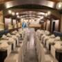 Bankettsaal im Restaurant Galaxie Wien, perfekt für Hochzeiten, Geburtstagsfeiern und Firmen-Events. Elegantes Ambiente mit langen Tafeln, weiß gedeckten Tischen und Dekoration.