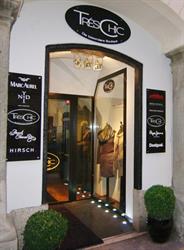 Tres Chic