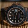 Rolex Yacht-Master 40 in Everose Gold mit schwarzem Zifferblatt, Oysterflex-Armband, Datumsanzeige und Automatikwerk – luxuriöse Sportuhr mit markantem Design, höchster Präzision und unverwechselbarem Charakter.