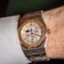 Exklusive Audemars Piguet Royal Oak Herrenuhr in Roségold und Edelstahl mit silbernem Zifferblatt, Mondphasenanzeige, Automatikwerk und integriertem Armband – luxuriöse Uhr mit zeitloser Eleganz und technischer Präzision.