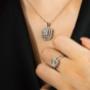 Elegantes Diamant-Set bestehend aus Anhänger und Ring im Emerald-Cut-Design – luxuriöser Weißgoldschmuck mit Brillanten, zeitloser Stil für besondere Anlässe und stilbewusste Damen.
