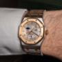 Audemars Piguet Royal Oak Luxusuhr in Roségold und Edelstahl mit Mondphase, silbernem Zifferblatt, Automatikwerk und integriertem Armband – ikonische Herrenuhr mit höchster Uhrmacherkunst und sportlich-elegantem Design.