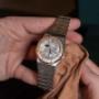 Audemars Piguet Royal Oak in Roségold und Edelstahl mit silbernem Zifferblatt, Mondphasenanzeige, Automatikwerk und integriertem Armband – luxuriöse Herrenuhr mit ikonischem Design und höchster Schweizer Uhrmacherkunst.