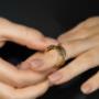 Exklusiver Bvlgari B.Zero1 Ring in 18k Gelbgold – ikonisches Schmuckstück mit markanter Gravur und modernem Design, luxuriöser Statement-Ring mit unverwechselbarer Eleganz.