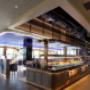 Modernes asiatisches Restaurant mit großem Buffet und stilvoller Beleuchtung in Kottingbrunn.