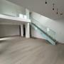 Treppe mit Glasgeländer