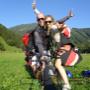Von einem Besucher am 02.03.2016 hochgeladen - Glückliche Landung nach einen Tandem-Paragleiterflug Von einem Besucher am 02.03.2016 hochgeladen - Glückliche Landung nach einen Tandem-Paragleiterflug