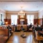 Café Wortner Wien – klassisches Wiener Kaffeehaus mit eleganten Sitznischen, Kronleuchtern und stilvoller Atmosphäre für entspannte Gespräche und Genussmomente.