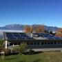 Photovoltaik auf Sattel/Flachdach aufgeständer - 14 kWp PV-Anlage in Alpinversion 260 Watt Polymodule
www.hansesun.at Photovoltaik auf Sattel/Flachdach aufgeständer - 14 kWp PV-Anlage in Alpinversion 260 Watt Polymodule
www.hansesun.at