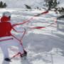 Ski abgeworfen? Die Bänder zeigen wo die Ski sich verstecken! Wenn nach einem Sturz im Tiefschnee die Ski im Pulverschnee verschwunden sind, kann man schon mal eine halbe Stunde suchen. Einfach an den Bändern anziehen und Du siehst sofort wo die Skier liegen. Das erspart jedenfalls langwieriges und schweißtreibendes Skis suchen im Tiefschnee. Ski abgeworfen? Die Bänder zeigen wo die Ski sich verstecken! Wenn nach einem Sturz im Tiefschnee die Ski im Pulverschnee verschwunden sind, kann man schon mal eine halbe Stunde suchen. Einfach an den Bändern anziehen und Du siehst sofort wo die Skier liegen. Das erspart jedenfalls langwieriges und schweißtreibendes Skis suchen im Tiefschnee.