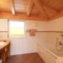 Badezimmer Luxus-Appartement Steiner Leogang mit Badewanne und Regendusche