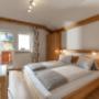 Im Nebenhaus: Gemütliches Doppelzimmer mit Dusche, Balkon, Wlan, Bettwäsche, Handtücher.