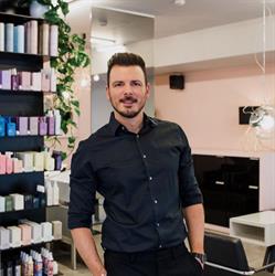 Waldhauser Hairstylist im Zweiten