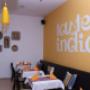 Indisches Restaurant Taste of India Wien. Gedeckte Tische und freundliche Atmosphäre laden Gäste ein, traditionelle indische Speisen und Getränke in entspannter Umgebung zu genießen.