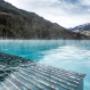 Infinity Pool mit Massageliegen