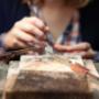 Unser Schmuck wird mit viel Liebe in unserem Atelier im ersten Bezirk hergestellt.