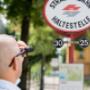 Mithilfe eines Monokulars wieder die täglich mehr Selbstständigkeit erlangen