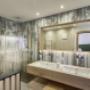 Großes Badezimmer im Wald-Design | Wanderhotel Kirchner