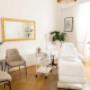 Der elegante Behandlungsraum im Elena Berger Kosmetiksalon in Wien – Ihr Kosmetikstudio für professionelle Gesichtsbehandlung und Entspannung.