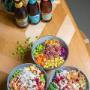 Lust auf eine Bowl - na dann wiki wiki ab zu uns!
Wiki Wiki heißt im Hawaiianischen "schnell".
Eure Bowls stehen also ganz schnell auf eurem Tisch und sind fertig zum Genießen. Lust auf eine Bowl - na dann wiki wiki ab zu uns!
Wiki Wiki heißt im Hawaiianischen "schnell".
Eure Bowls stehen also ganz schnell auf eurem Tisch und sind fertig zum Genießen.