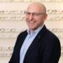 Helmut Wolf vom Team DER OPTIKER in der Taborstraße berät Sie persönlich zu Brillen, Gleitsichtbrillen und Kontaktlinsen – mit viel Erfahrung, Zeit für Ihre Augen und individueller Sehstärkenbestimmung in Wien 1020.