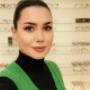Parisa aus dem Team von DER OPTIKER nimmt sich Zeit für persönliche Beratung – von der Brillenauswahl bis zur Kontaktlinsenanpassung. Mit viel Erfahrung und Feingefühl findet sie für jede Kundin und jeden Kunden die passende Sehhilfe.