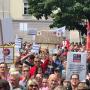 GPA - DJP Gewerkschaft der Privatangestellten Druck, Journalismus, Papier - Sternmarsch in Linz - Das ist die Antwort der oberösterreichischen ArbeitnehmerInnen, vor allem der Beschäftigten der Sozialversicherungsträger, und der Gewerkschaften auf die Zerschlagungspläne der Regierung: Mehr als 6.000 Menschen kamen zum Sternmarsch nach Linz.