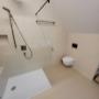 Lobis Haustechnik - Ihr Installateur - modernes Badezimmer mit begehbarer Dusche und WC