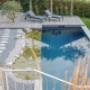 Ausblick auf den Naturpool mit Flachwasserbereich