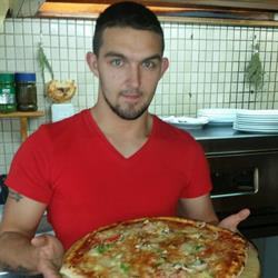 Mubera Pekmez (Pizzeria Kupferdachl)